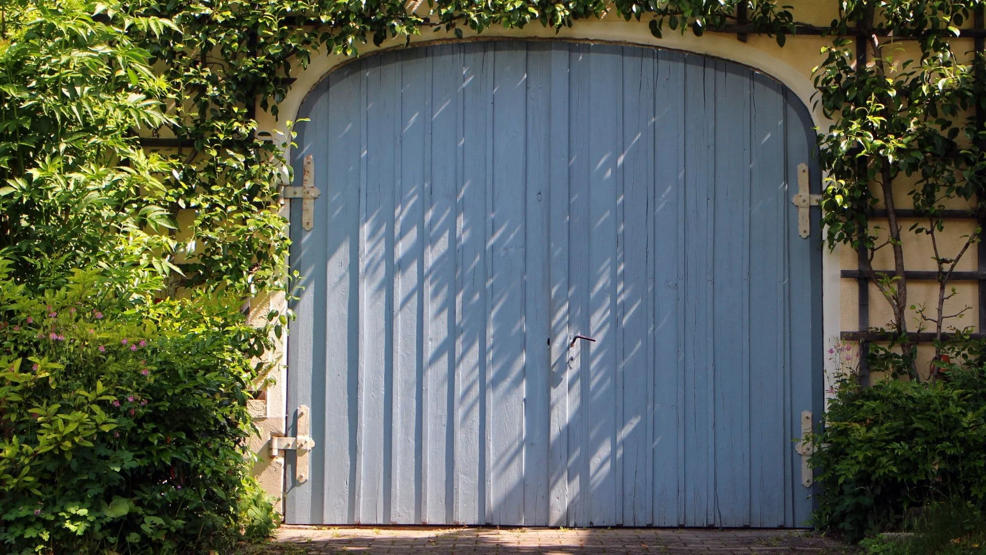 Garage door background 2
